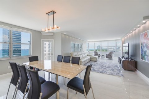 Condominio en venta en Hallandale Beach, Florida, 3 dormitorios, 161.65 m2 № 1762870 - foto 3