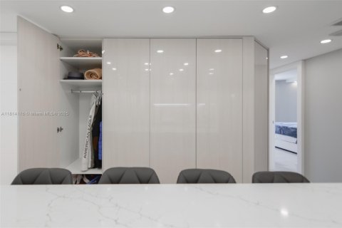 Condominio en venta en Hallandale Beach, Florida, 3 dormitorios, 161.65 m2 № 1762870 - foto 12