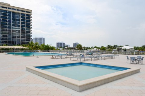 Condominio en venta en Hallandale Beach, Florida, 3 dormitorios, 161.65 m2 № 1762870 - foto 25