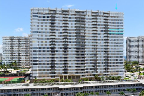Condominio en venta en Hallandale Beach, Florida, 3 dormitorios, 161.65 m2 № 1762870 - foto 9