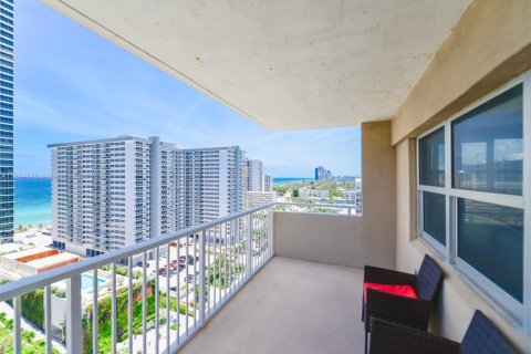 Condominio en venta en Hallandale Beach, Florida, 3 dormitorios, 161.65 m2 № 1762870 - foto 23