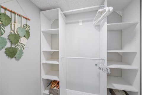 Condominio en venta en Hallandale Beach, Florida, 3 dormitorios, 161.65 m2 № 1762870 - foto 17