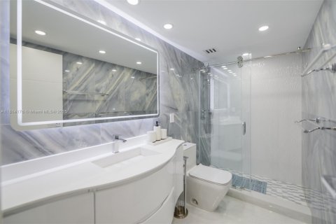 Condominio en venta en Hallandale Beach, Florida, 3 dormitorios, 161.65 m2 № 1762870 - foto 20