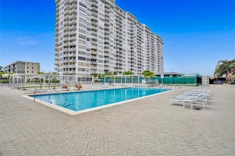 Condo in Aventura, Florida, 2 bedrooms № 2174197 - photo 20
