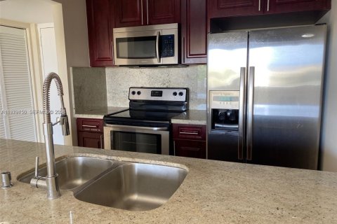 Кондоминиум с 2 спальнями в Майами, Флорида № 2047655