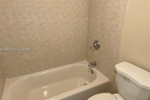 Снять в аренду кондоминиум в Майами, Флорида 2 спальни, 80.45м2, № 2047655 - фото 10