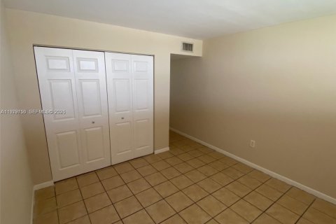 Снять в аренду кондоминиум в Майами, Флорида 2 спальни, 80.45м2, № 2047655 - фото 8