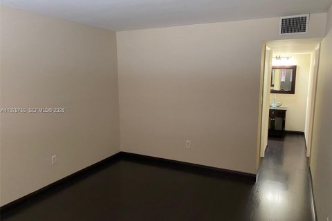 Снять в аренду кондоминиум в Майами, Флорида 2 спальни, 80.45м2, № 2047655 - фото 12