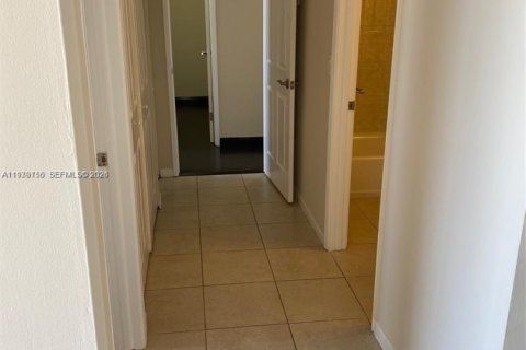 Снять в аренду кондоминиум в Майами, Флорида 2 спальни, 80.45м2, № 2047655 - фото 7