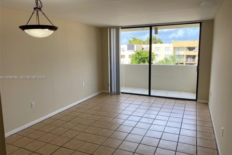 Снять в аренду кондоминиум в Майами, Флорида 2 спальни, 80.45м2, № 2047655 - фото 5