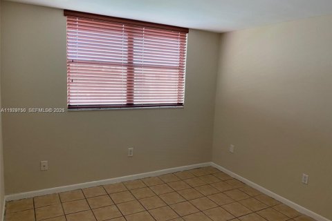 Снять в аренду кондоминиум в Майами, Флорида 2 спальни, 80.45м2, № 2047655 - фото 9