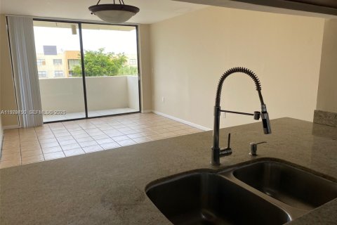 Снять в аренду кондоминиум в Майами, Флорида 2 спальни, 80.45м2, № 2047655 - фото 3