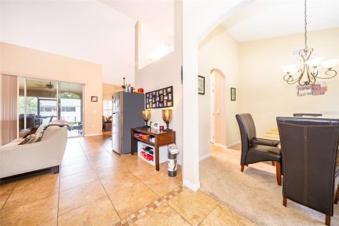 House in Clermont, Florida 4 bedrooms, 201.23 sq.m. № 1513167 - photo 8