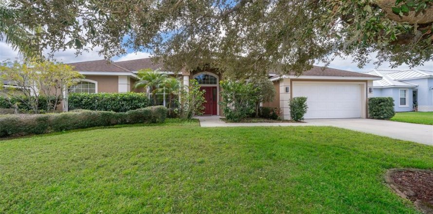 House in Clermont, Florida 4 bedrooms, 201.23 sq.m. № 1513167
