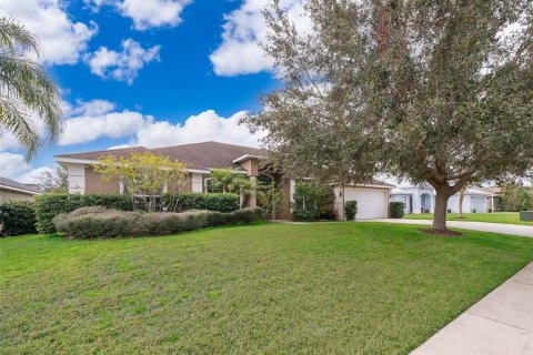 House in Clermont, Florida 4 bedrooms, 201.23 sq.m. № 1513167 - photo 2