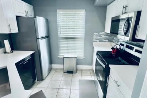 Condo in Sarasota, Florida, 3 bedrooms  № 1903074 - photo 17