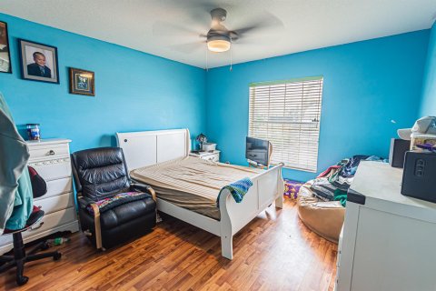 House in Port St. Lucie, Florida 4 bedrooms, 246.84 sq.m. № 2190988 - photo 16