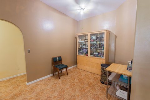 House in Port St. Lucie, Florida 4 bedrooms, 246.84 sq.m. № 2190988 - photo 5