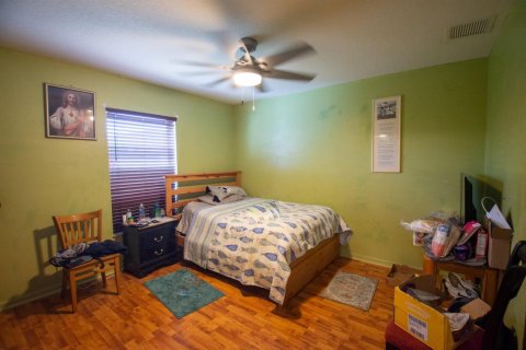 House in Port St. Lucie, Florida 4 bedrooms, 246.84 sq.m. № 2190988 - photo 12
