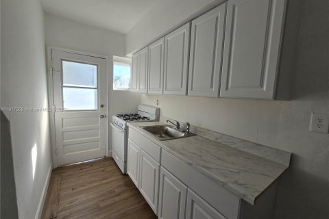 Copropriété à vendre à Miami Beach, Floride: 1 chambre, 55 m2 № 2016854 - photo 2