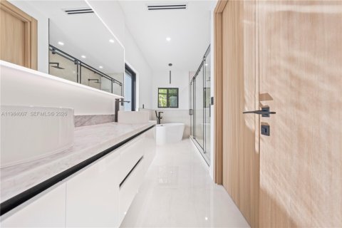 Купить виллу или дом в Норт-Майами, Флорида 1 комната, 277.96м2, № 2052437 - фото 18