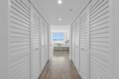 Condo in Miami Beach, Florida, 2 bedrooms  № 1852283 - photo 21