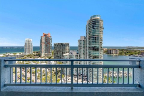 Condo in Miami Beach, Florida, 2 bedrooms  № 1852283 - photo 27