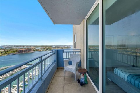 Condo in Miami Beach, Florida, 2 bedrooms  № 1852283 - photo 26