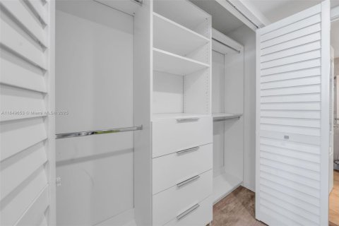 Condo in Miami Beach, Florida, 2 bedrooms  № 1852283 - photo 20