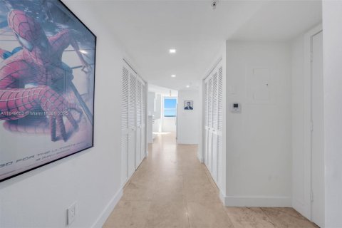 Condo in Miami Beach, Florida, 2 bedrooms  № 1852283 - photo 23