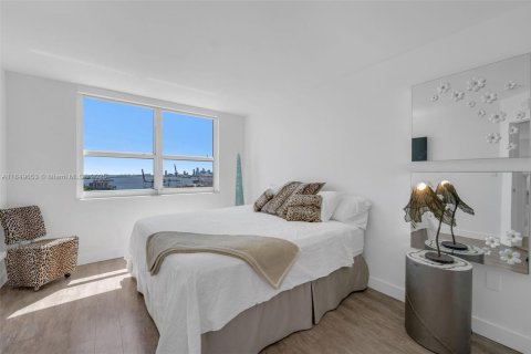 Condo in Miami Beach, Florida, 2 bedrooms  № 1852283 - photo 19