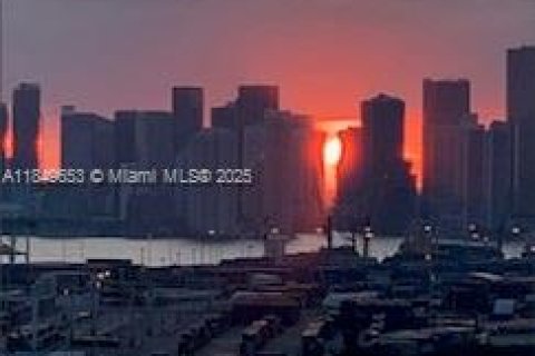 Condo in Miami Beach, Florida, 2 bedrooms  № 1852283 - photo 3