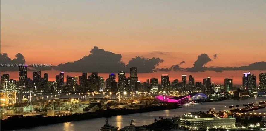 Condo à Miami Beach, Floride, 2 chambres № 1852283