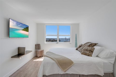 Condo in Miami Beach, Florida, 2 bedrooms  № 1852283 - photo 17