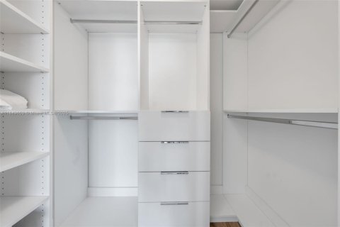 Condo in Miami Beach, Florida, 2 bedrooms  № 1852283 - photo 16