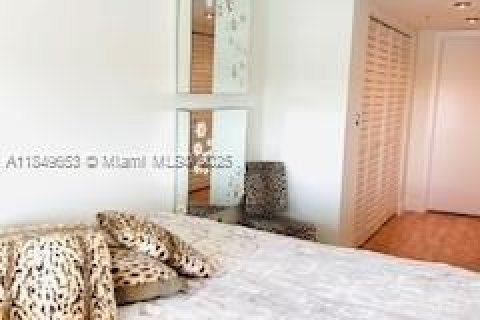 Condo in Miami Beach, Florida, 2 bedrooms  № 1852283 - photo 9