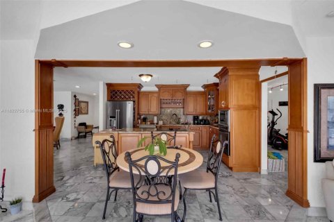House in Miami, Florida 5 bedrooms, 336.49 sq.m. № 1788702 - photo 30