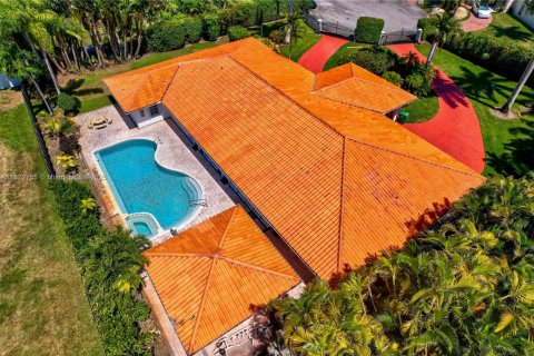 House in Miami, Florida 5 bedrooms, 336.49 sq.m. № 1788702 - photo 19