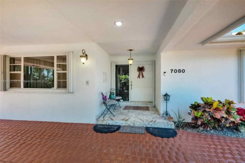 House in Miami, Florida 5 bedrooms, 336.49 sq.m. № 1788702 - photo 7