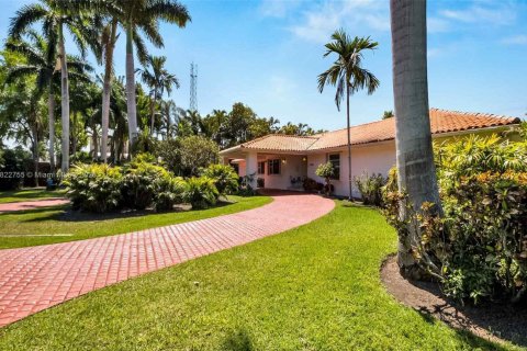 House in Miami, Florida 5 bedrooms, 336.49 sq.m. № 1788702 - photo 4
