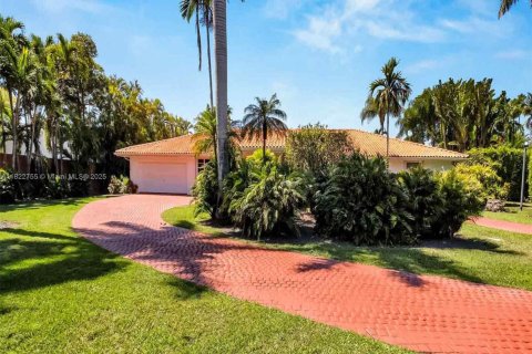 House in Miami, Florida 5 bedrooms, 336.49 sq.m. № 1788702 - photo 5