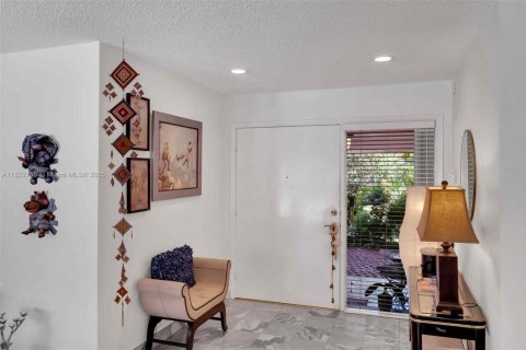 House in Miami, Florida 5 bedrooms, 336.49 sq.m. № 1788702 - photo 27
