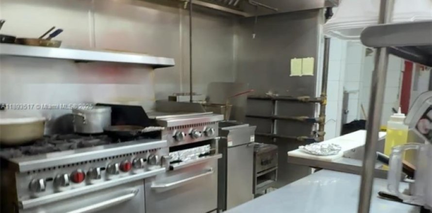 Коммерческая недвижимость в Санрайз, Флорида № 1965753