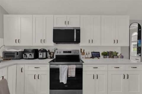 Villa ou maison à vendre à Kissimmee, Floride: 4 chambres, 173.45 m2 № 2425930 - photo 15
