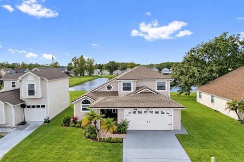 Villa ou maison à vendre à Kissimmee, Floride: 4 chambres, 173.45 m2 № 2425930 - photo 2