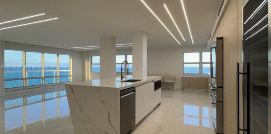 Кондоминиум с 3 спальнями в Форт-Лодердейл, Флорида № 2090395