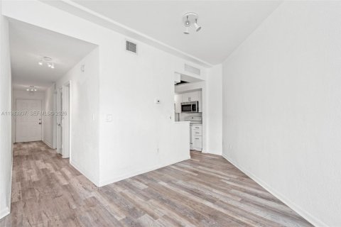 Condo in Miami Beach, Florida, 1 bedroom  № 2048458 - photo 10