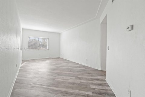 Condo in Miami Beach, Florida, 1 bedroom  № 2048458 - photo 9