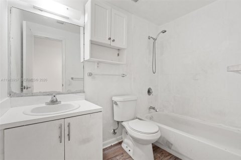 Condo in Miami Beach, Florida, 1 bedroom  № 2048458 - photo 17