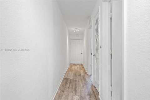Condo in Miami Beach, Florida, 1 bedroom  № 2048458 - photo 14